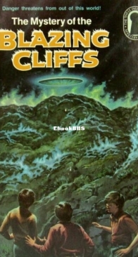 The Mystery Of The Blazing Cliffs - Alfred Hitchcock and The Three Investigators 32 - M. V. Carey - English